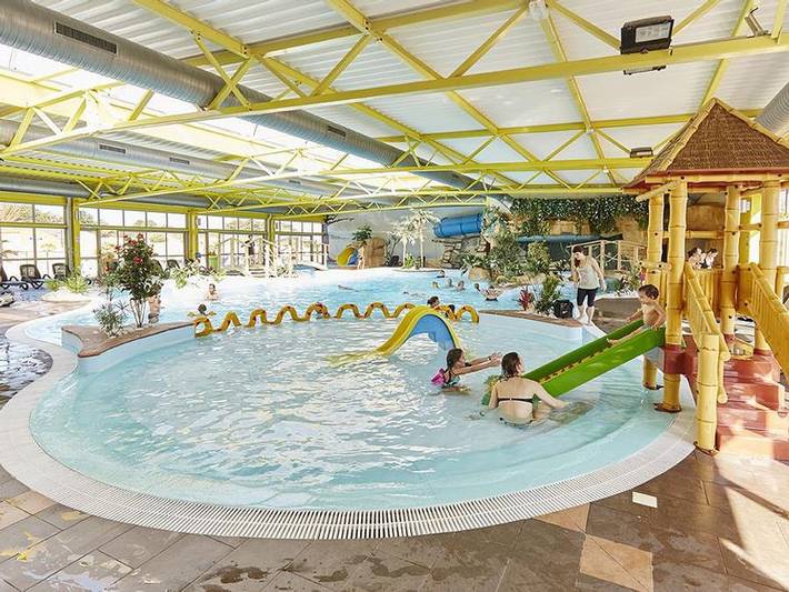 Camping pour 4 personnes, avec Jacuzzi ainsi que Bassin pour enfant et Sauna aux Les Sables-d'Olonne
