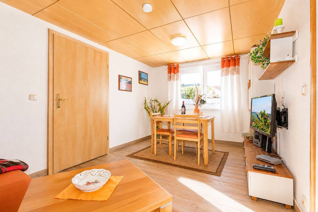 Ganze Wohnung, Urlaub in lässiger Strandnähe: Gemülicher 2-Zimmer-Bungalow. in Kühlungsborn Weststrand, Kühlungsborn