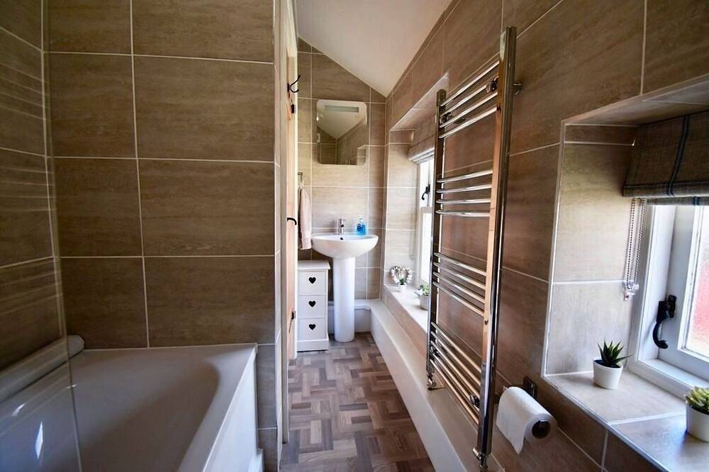 Wunderschönes Dorfhaus am Flussufer im Herzen des Peak District in Bradwell (Derbyshire Dales), Derbyshire