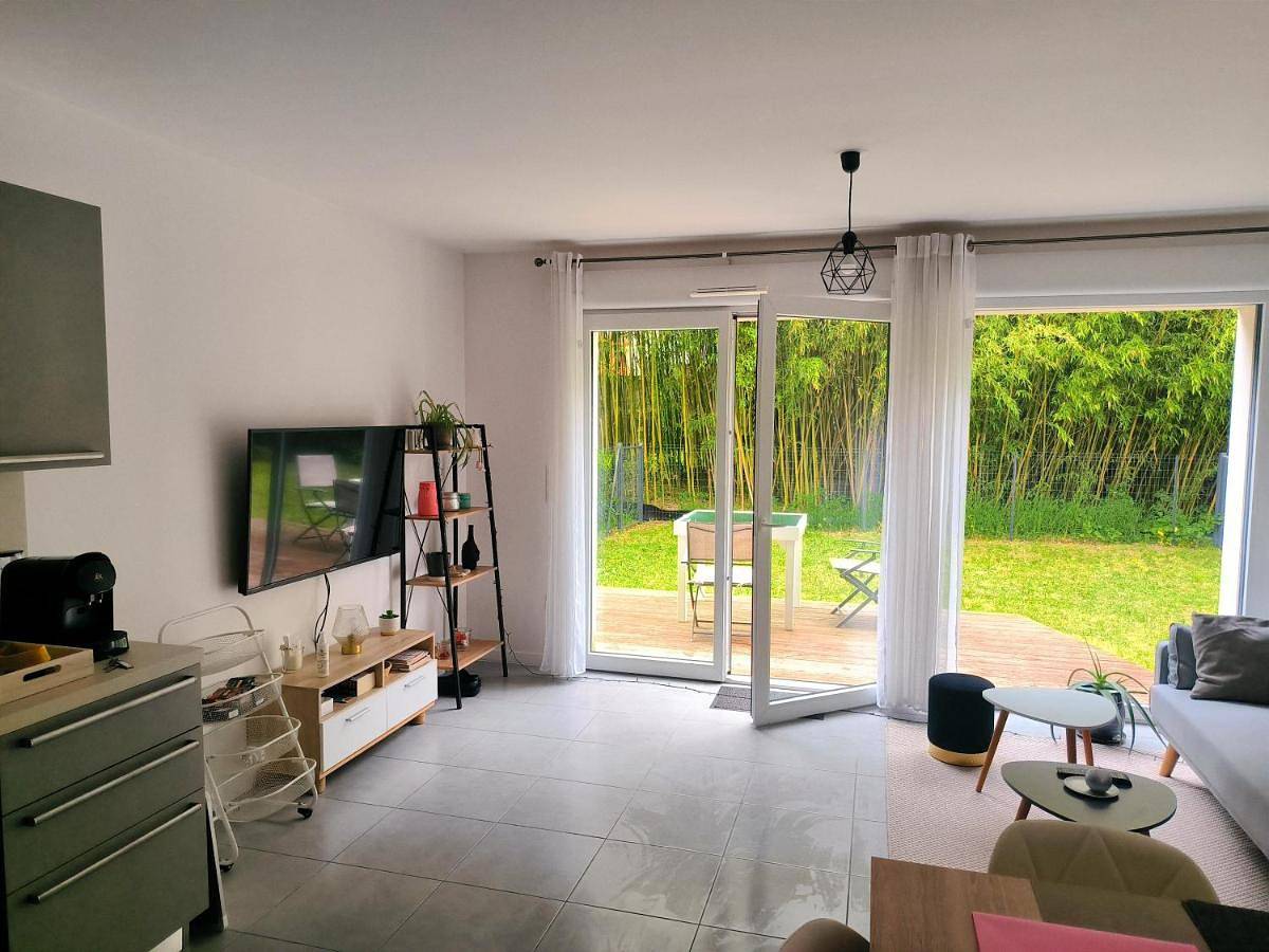Appartement entier, One-Bedroom Apartment in Villenave-d'Ornon, Région de Bordeaux