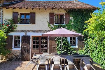 Location de vacances pour 10 personnes, avec jardin, animaux acceptés à Saint-Saud-Lacoussière