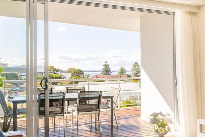 Holiday rental for 6 people, with balcony and view as well as pool and sauna in Hunter Valley