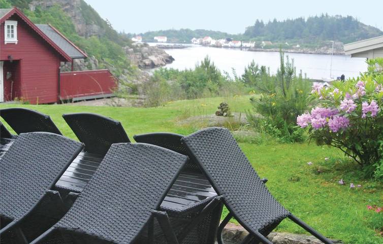 Ferienhaus für 12 Personen mit Garten in Lindesnes