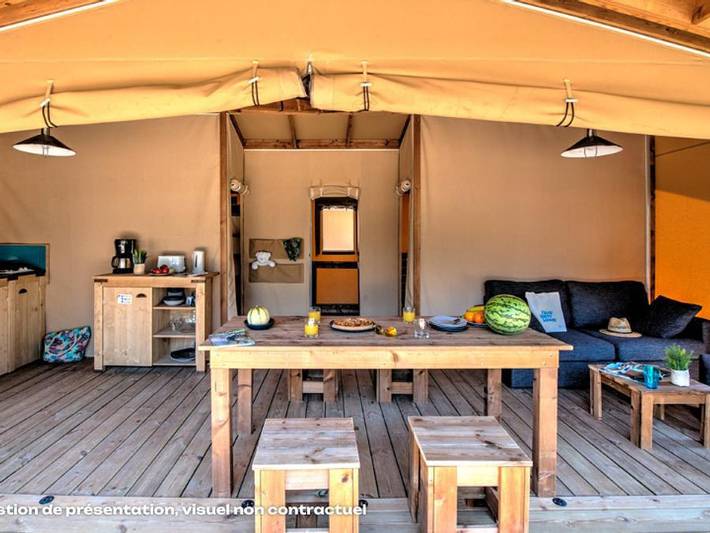 Flower Camping Les Ilates - Tente en toile et en bois 6 personnes - Ecolodge Cotton toilée Confort 35m² (3 chambres) - dont terrasse couverte de 11m² + Tv | 6 personnes in Loix, Île de Ré