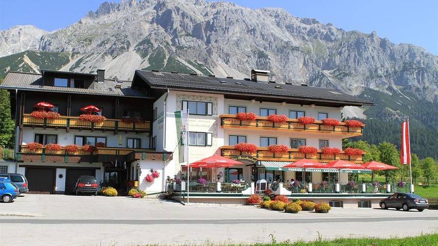 Pension für 4 Personen, mit Sauna und Whirlpool sowie Garten, mit Haustier in Ramsau am Dachstein