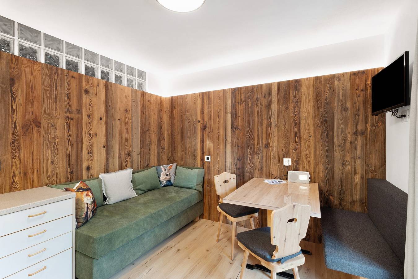 Ganze Wohnung, Ferienwohnung 'Pfaffingerhof Apt Piccolo Rabbit' mit Bergblick, Gemeinschaftsgarten und Wi-Fi in Antholz, Rasen-Antholz