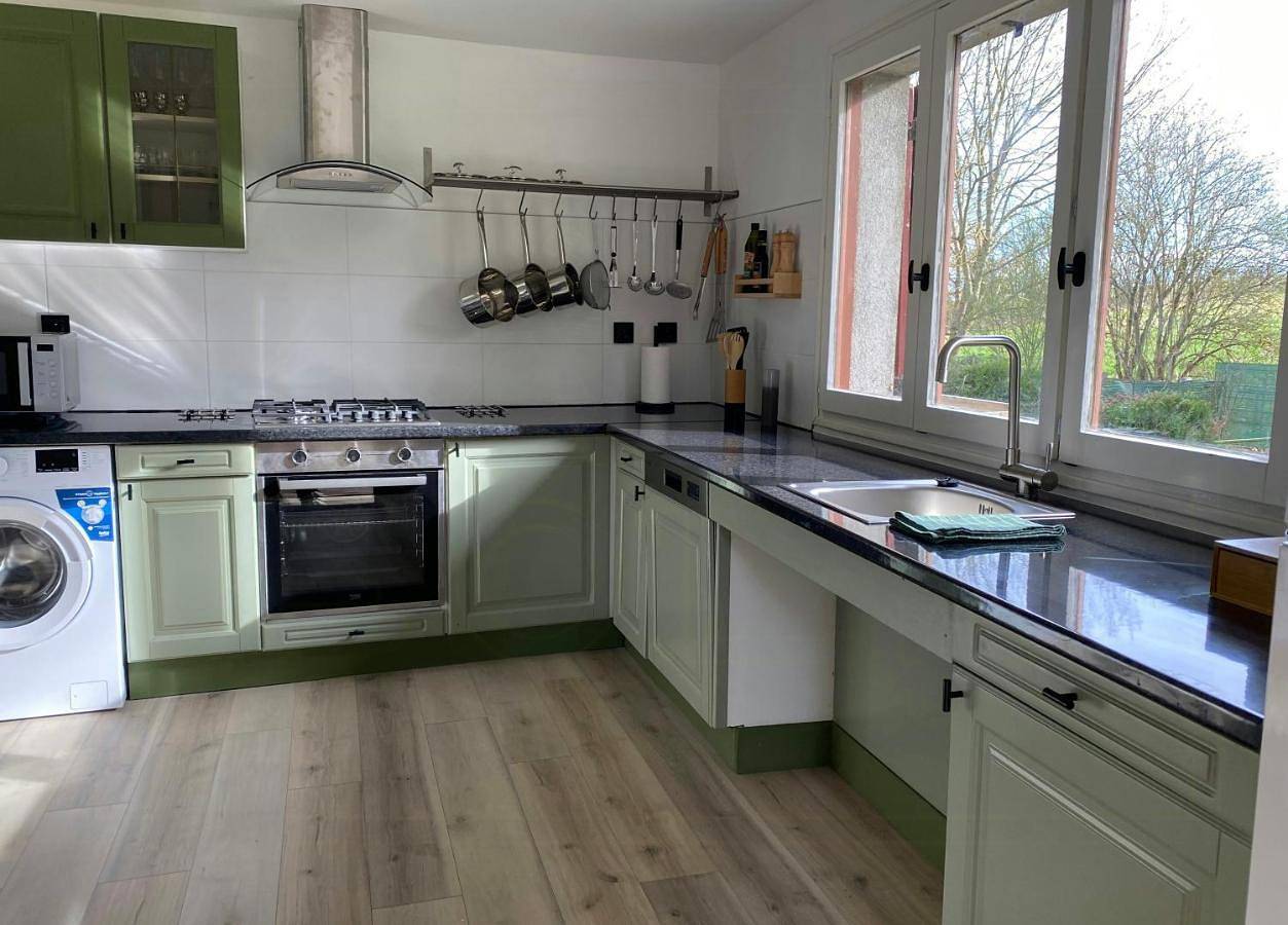 Five-Bedroom Holiday Home in Cusset, Région de Vichy