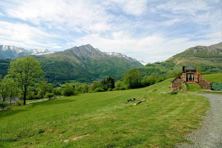 Gîte pour 6 personnes, avec jardin ainsi que terrasse et jacuzzi à Arrens-Marsous - 2
