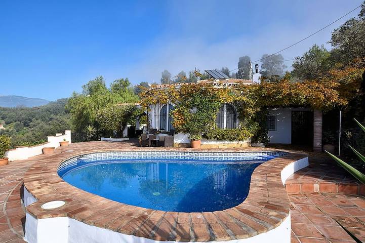 Casa rural para 6 personas, con jardín y terraza en Sayalonga