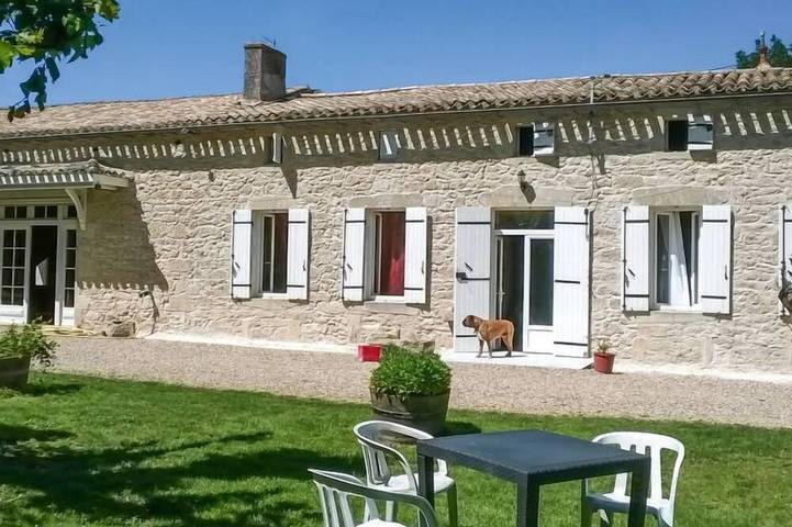 Maison de vacances pour 12 personnes, avec piscine ainsi que jardin et terrasse, animaux acceptés