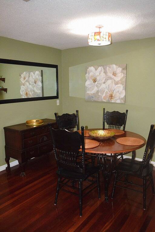 Home away from Home! Close to Beaches and Shops. in Largo, Pinellas County