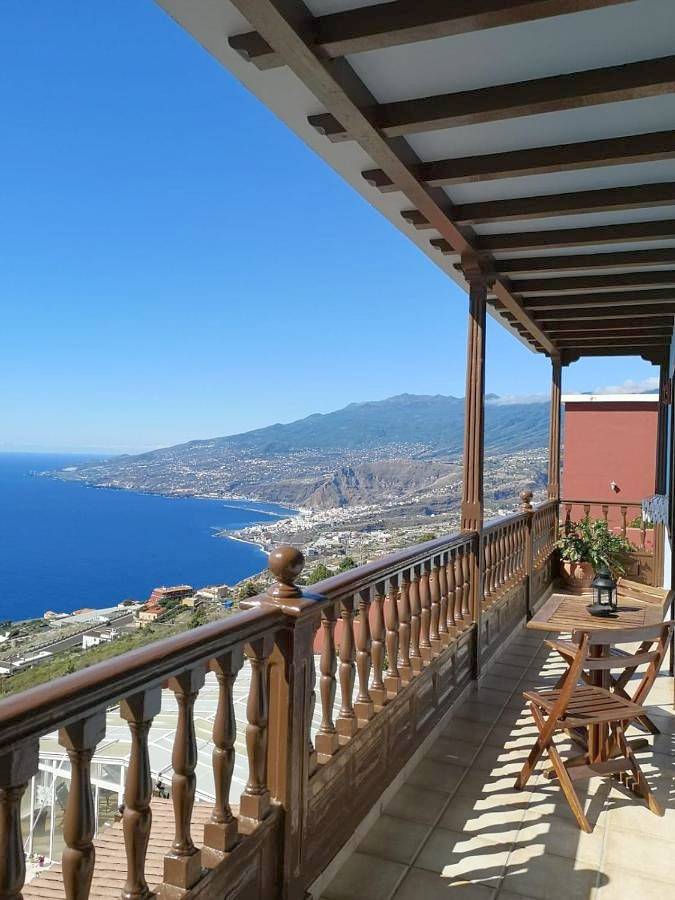 Ferienwohnung für 2 Personen, mit Terrasse und Garten sowie Pool und Ausblick