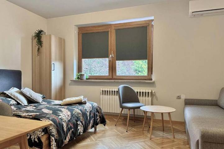 Spacious 6-bedroom house in cool Kraków with AC in Cracovia, Piccola Polonia