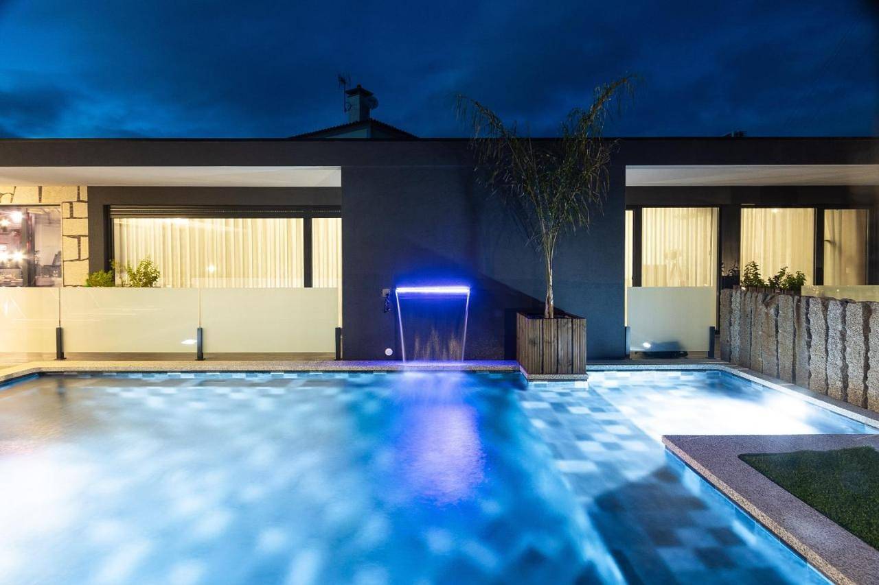 Hugs Village Houses Heated Pool in Cardielos e Serreleis, Distrito de Viana do Castelo