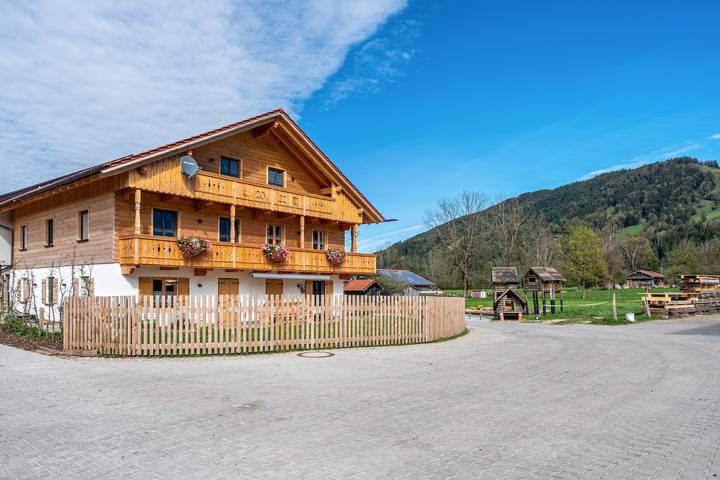 Ferienwohnung für 6 Personen, mit Balkon im Tölzer Land