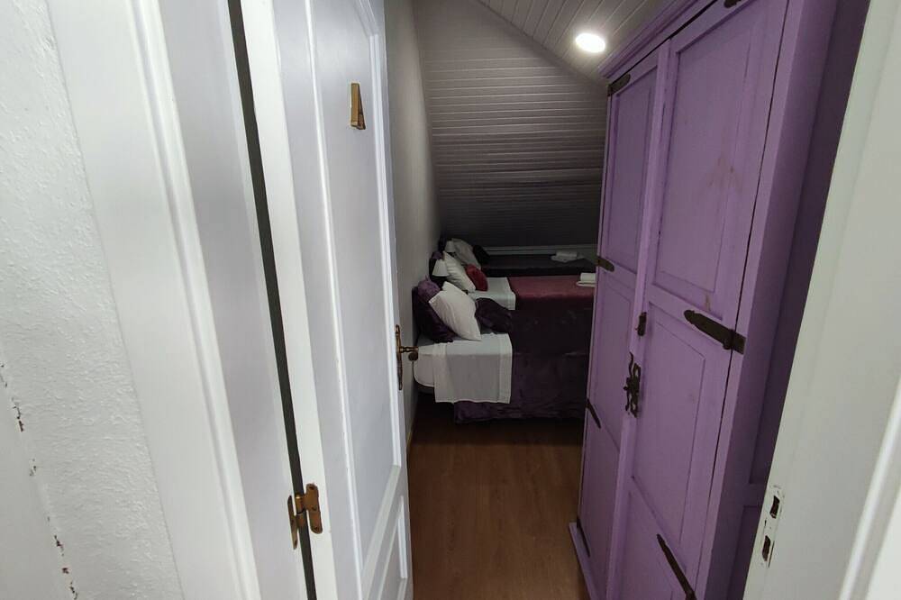 Guest House Alojamento Santa Catarina Room A - Your refuge in the heart of Alenquer in Alenquer, Distrito de Lisboa