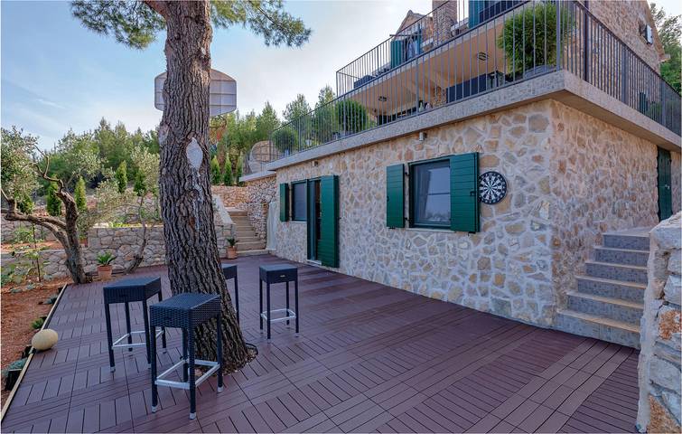 Ferienhaus für 6 Personen, mit Sauna und Terrasse sowie Ausblick und Pool auf Hvar - 3