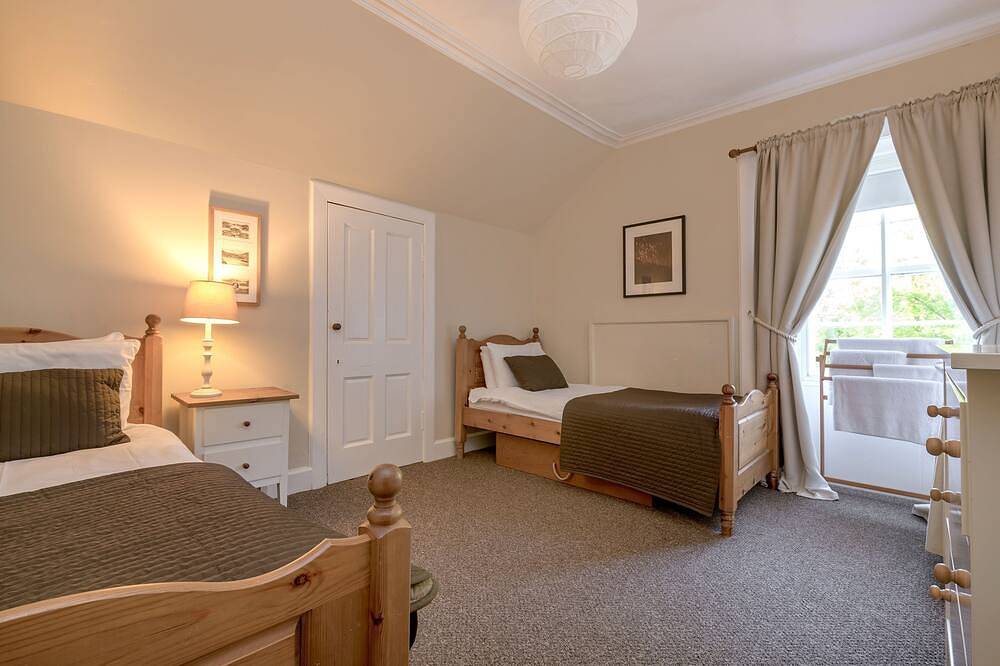 Mansefield House -  a cottage that sleeps 10 guests  in 5 bedrooms in Argyll & Bute