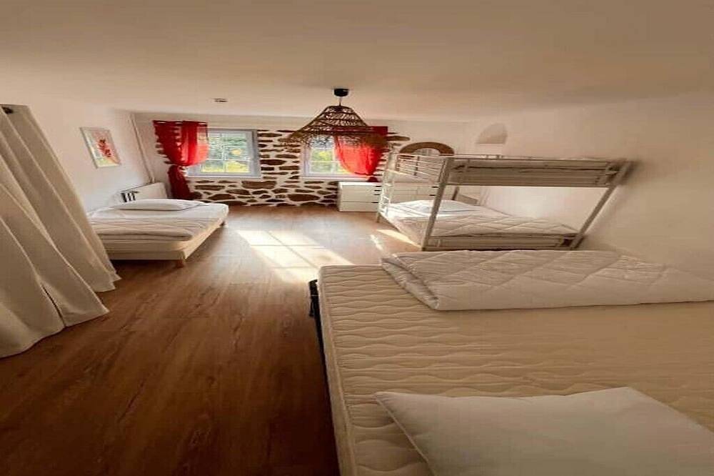 Grande maison avec piscine – 13 couchages, 25 convives – proche Paris in Rebais, Seine-et-Marne