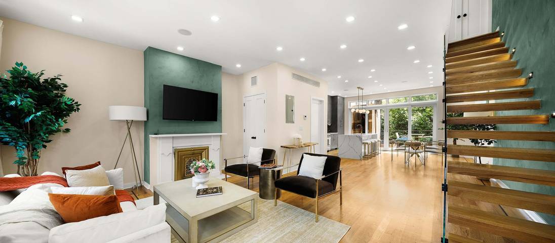 Vacation rental for 6 people, with balcony, kid friendly in Bushwick