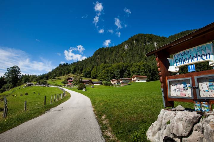 Alpenpension Ettlerlehen - Doppelzimmer Nr. 1, Balkon, Tv, W-Lan, Haarfön, Sitzecke, Obergeschoss, Ostseite in Ramsau bei Berchtesgaden, Berchtesgadener Alpen