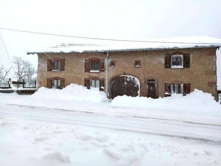 Location de vacances pour 8 personnes, avec terrasse et jardin à Champdray