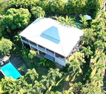 Cottage pour 8 personnes, avec vue ainsi que jardin et piscine dans Plage de Cluny