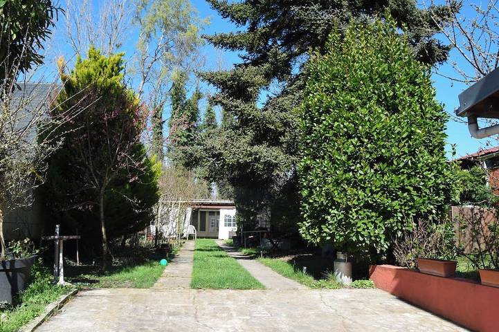 Location de vacances pour 12 personnes, avec jardin et terrasse à Chelles