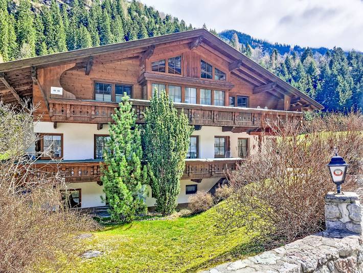 Ferienwohnung für 3 Personen, mit Balkon und Terrasse sowie Garten im Pitztal