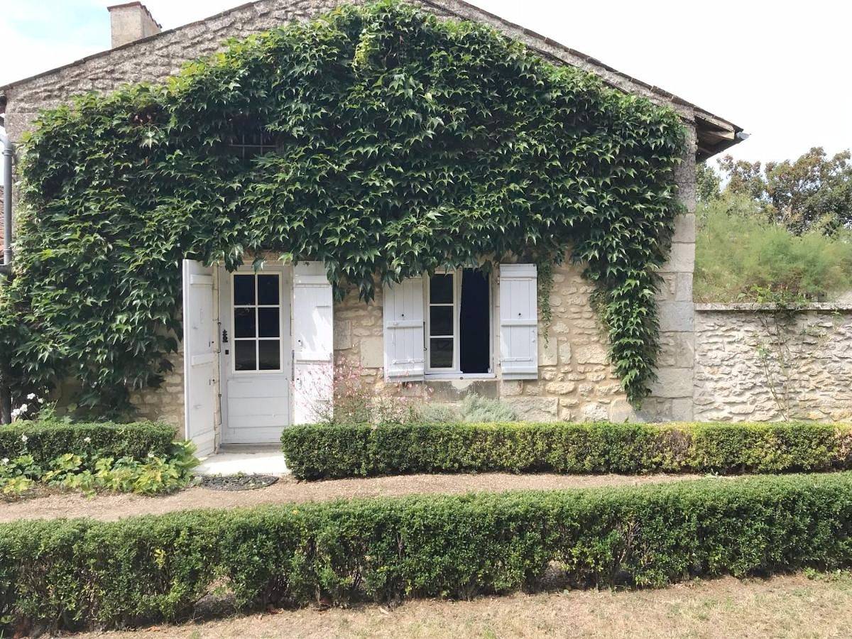Double Room with Garden View in Chaniers, Région de Saintes