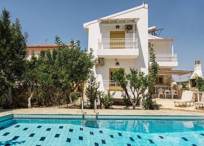 Ferienhaus für 8 Personen, mit Balkon und Terrasse sowie Garten und Seeblick in Pitsidia
