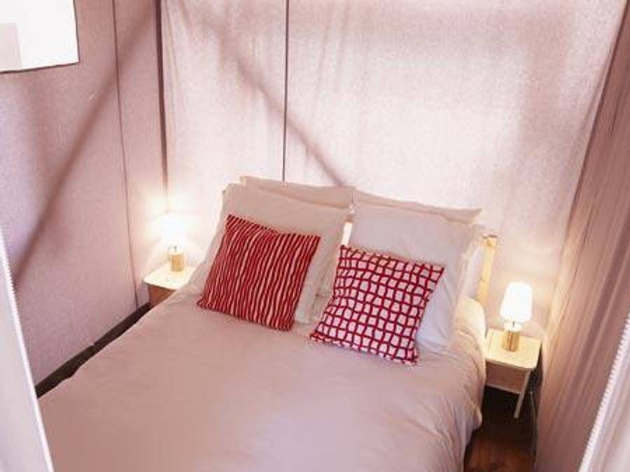 Flower Camping Les Ilates - Safarizelt 4 personen - Lodge-Hütte auf Stelzen Standard 34m² (2 Zimmer), davon überdachte Terrasse 11m² - ohne Sanitäranlagen | 4 Personen in Loix, Ile de Re