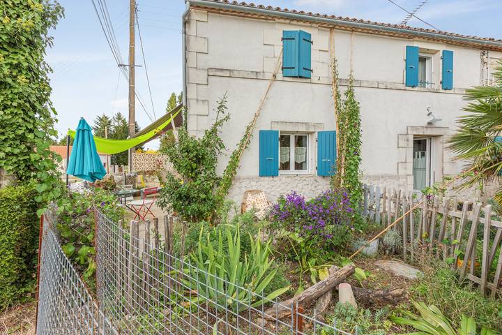 Gîte pour 2 personnes, avec jardin et terrasse à Mortagne-sur-Gironde