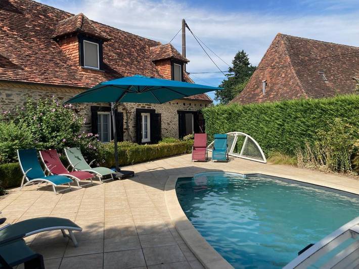 Location de vacances pour 10 personnes, avec Terrasse et Jardin ainsi que Piscine et Vue à Savignac-Lédrier