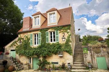 Gîte pour 4 personnes, avec piscine ainsi que jardin et terrasse dans Nièvre