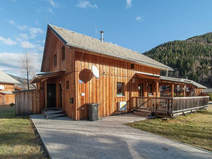 Ferienhaus für 9 Personen, mit Terrasse und Whirlpool sowie Garten