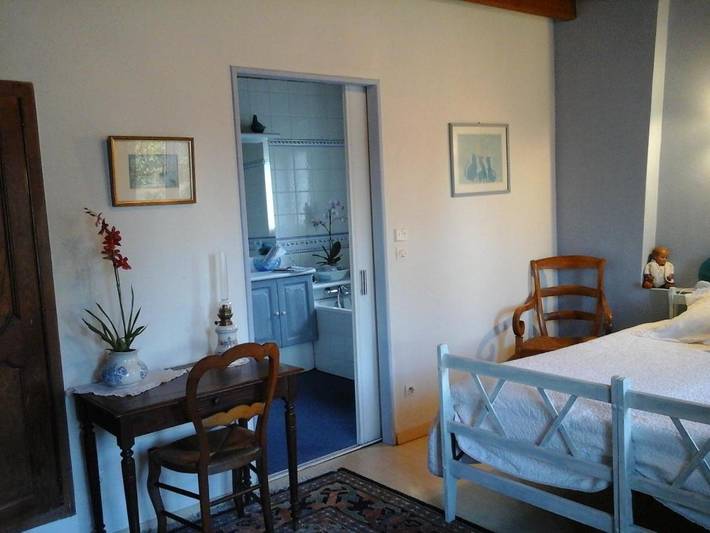 Location de vacances pour 2 personnes, avec Terrasse ainsi que Jardin et Vue à Gémozac