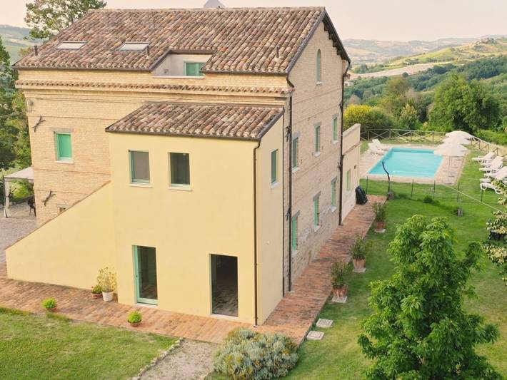 Casa vacanza per 12 persone, con Terrazza e Giardino nonché Piscina in Provincia di Ascoli Piceno