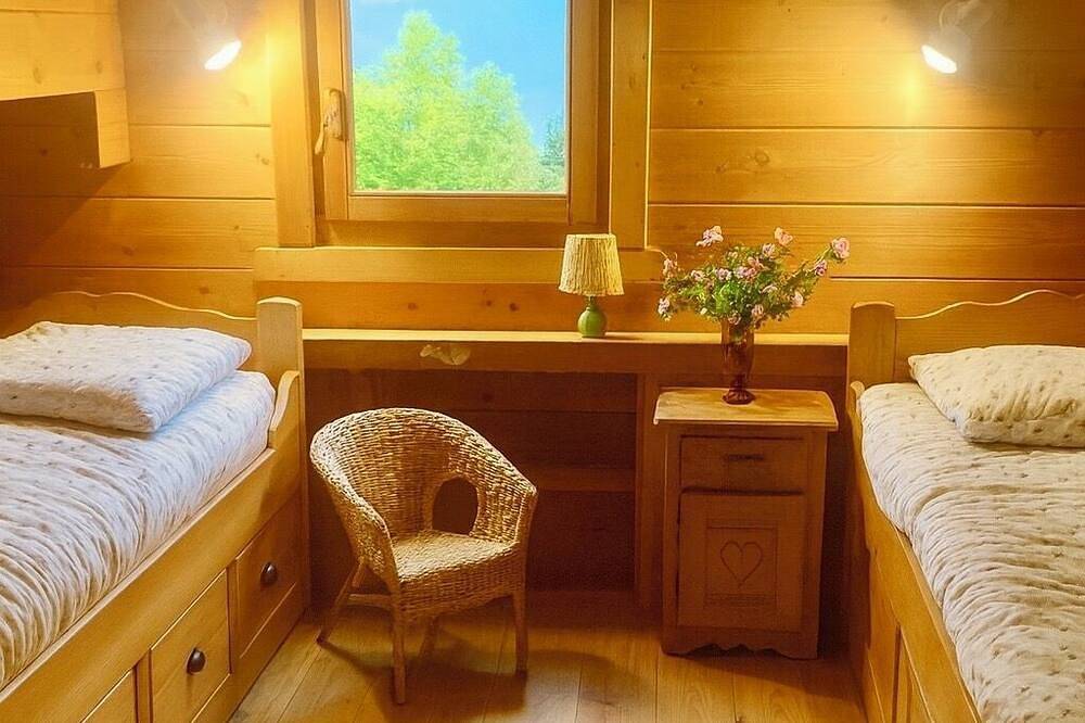 Chalet en lisière de forêt – Jardin & terrasses – Proche Super-Besse in Picherande, Parc naturel régional des Volcans d'Auvergne