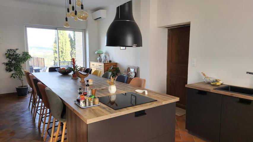 Location de vacances pour 2 personnes, avec jardin et terrasse ainsi que piscine et vue à Grambois - 3