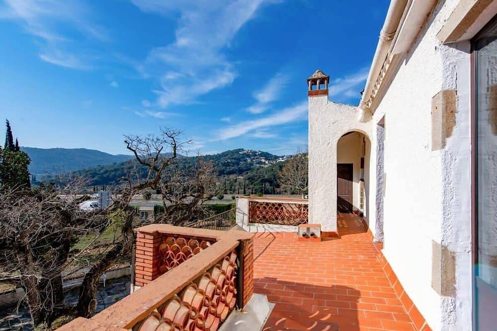 16th-Century Masia with Pool and Chapel in Argentona, Costa del Maresme