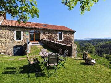 Gîte pour 8 personnes, avec jardin, animaux acceptés en Haute-Loire