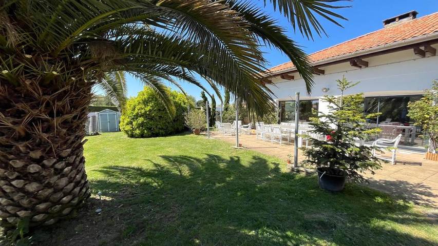 Location de vacances pour 12 personnes, avec vue et piscine ainsi que jardin et terrasse, animaux acceptés à Étaules - 2