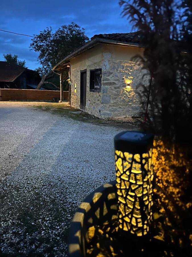 Location de vacances pour 12 personnes, avec piscine ainsi que vue et jardin, adapté aux familles à Cassagne (Haute-Garonne) - 4