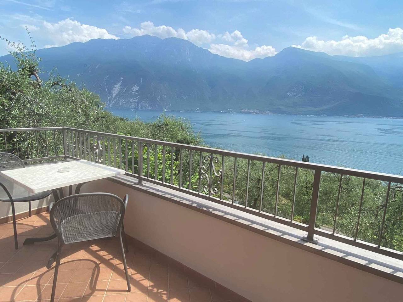Ganze Ferienwohnung, Ferienwohnung mit Klimaanlage, Internet und Balkon mit Seeblick  in Limone sul Garda, Gardasee-Berge