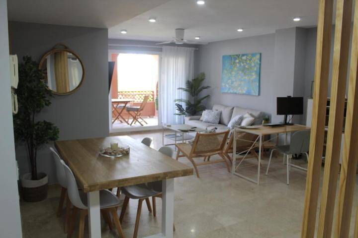 Ganze Wohnung, Sotogrande Paseo del Mar - 10 steps away from the beach in Sotogrande, San Roque