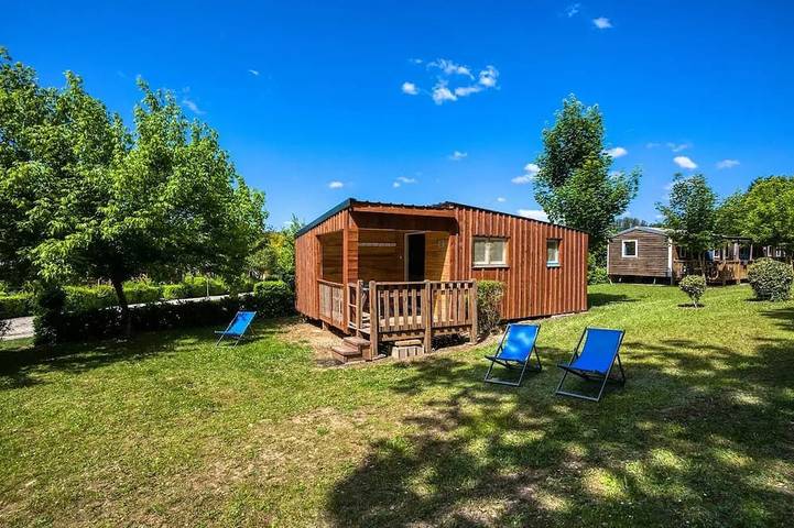 Gîte pour 4 personnes, avec terrasse ainsi que piscine et sauna à Le Buisson-de-Cadouin