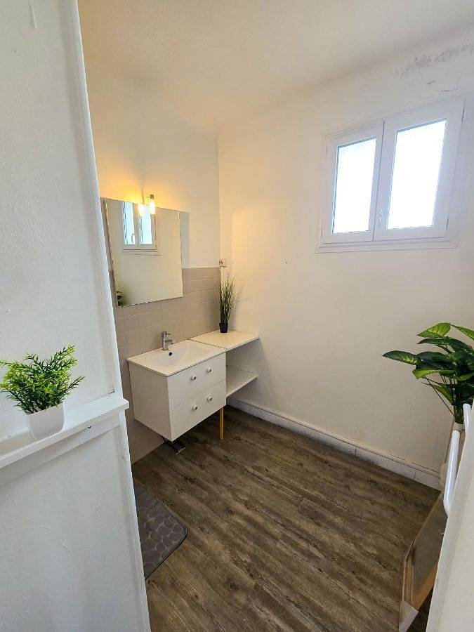 Gîte pour 4 personnes, avec balcon et vue sur le lac à Château-Arnoux-Saint-Auban - 3