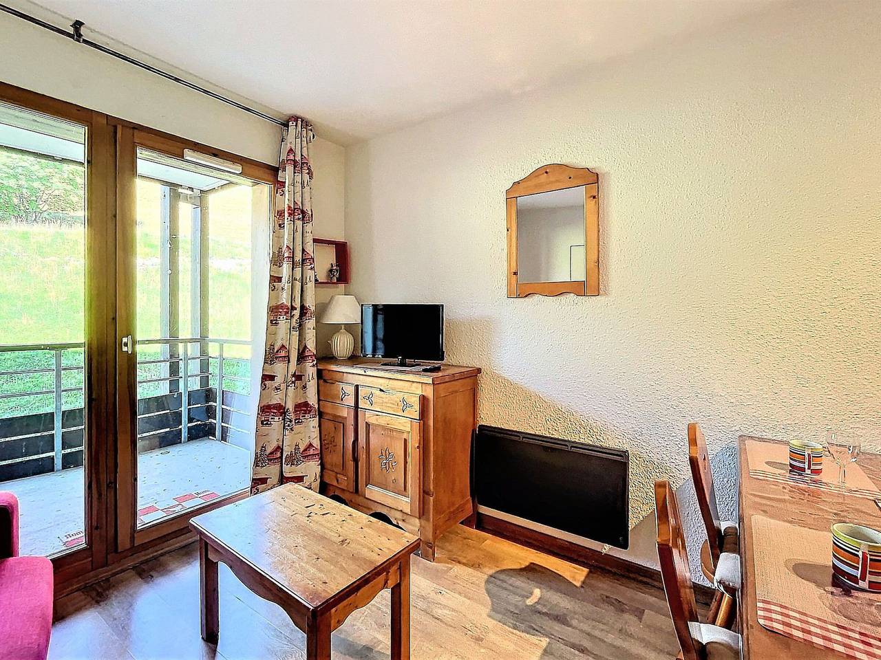 Apartamento entero, Hermoso apartamento de 2 habitaciones a pie de pistas con balcón y acceso a piscina in Le Corbier, Villarembert