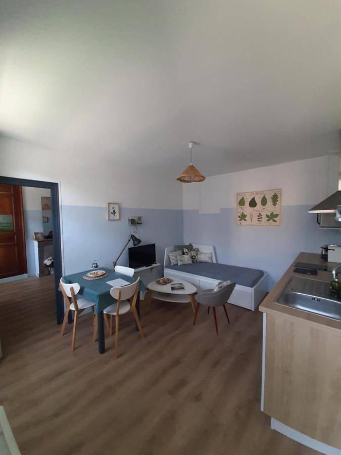 Gîte pour 3 personnes, avec vue et terrasse à Carolles - 2